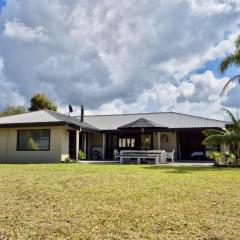 Hosts on the Coast Pauanui Parkside Retreat