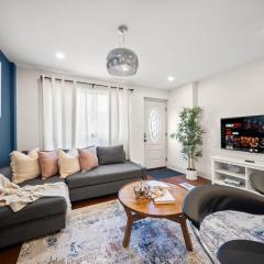 Modern Queen West Escape Sleeps 6 w Parking