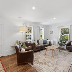 City & Heritage - Stylish 2 Bed Cottage in Hobart