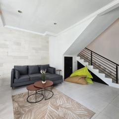 Villa Aura by Maheswara