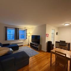 20 mins to NYC-Cozy 2 BR apartment