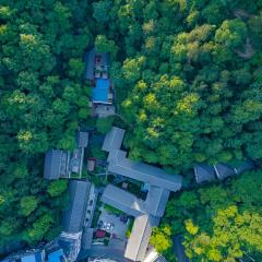 Serene Peaks Courtyard