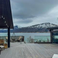 Cottage With Northern Lights Near Stetinden