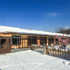 Snowdale Snow Maiden Inn