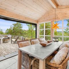 Family Cabin With Hot Tub In Hønedalen