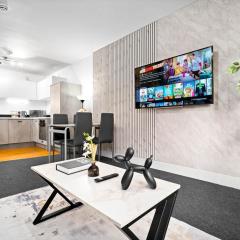 Stylish 2 Bedroom Apartment - King Beds - City Centre - Private Parking - 81UM
