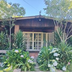 Chalé alpino em canela rs todo mobiliado com cozinha lareira split Wi-Fi 2 quartos perto do centro