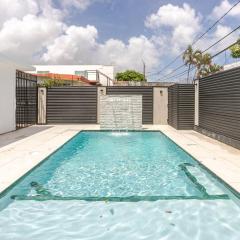 Lux Gem-Mins to SJU-Private Pool-Tesla S