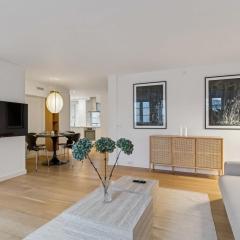 Bright Central Apartment with Balcony