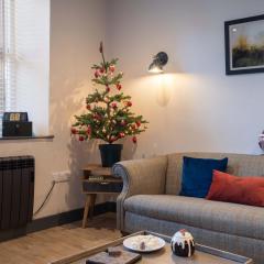 Spacious - Contemporary Home - Central Ambleside - Parking