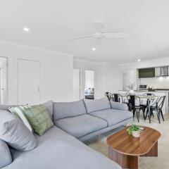 Fresh and Stylish 4BR Getaway Near Local Parklands