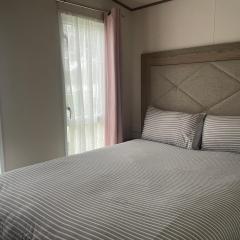 Lovely 3 Bedroom Caravan in South Cerney