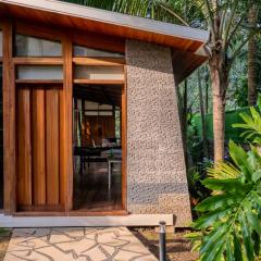 amã Stays & Trails - Villa Beach Haven, Alibag