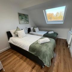 Woodfield Cottage Crawley 3 BR Gatwick WIFI