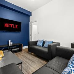 Modern & Spacious, 4BR 4Bath, Parking, Sleeps 8