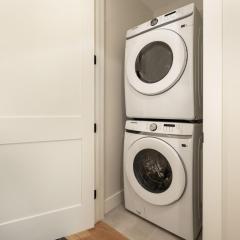 Cozy Grand Lake Hideaway Walk to Lake and Restaurants