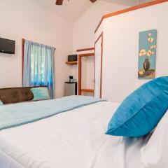 Room for 2 w small sofa Bed- 50 Steps to West Bay Beach& Shared Pool