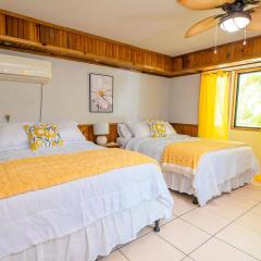 Sleeps 4| Walk to Beach and Bars w/ Shared Pool