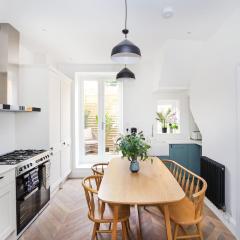 Beautiful 4-Bed, 4-Bath Family Home in London