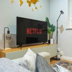 Modern 2BR 2Bath Central Leeds Apartment Parking