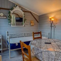 Petit Chalet idéal à la campagne avec wifi et parking