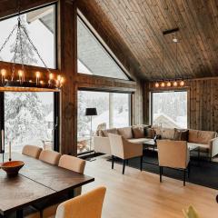 Modern Cabin With Mountain View By Syningtoppen