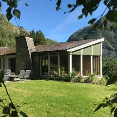 Historic Cabin By Lærdal River
