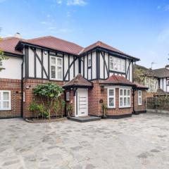 Heritage Look, Luxury Feel - London Family House