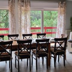 Calme et paisible maison au milieu de la foret