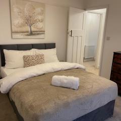 3x Double, 2x Bathrooms, Central & Parking