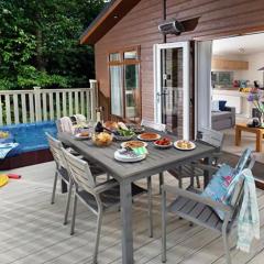 Merley Woodland Signature 3 Lodge with Hot Tub