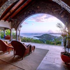 Arc Du Soleil- Ultimate Island Living Refreshing Salt Water Pool Stunning Views