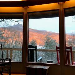 Private cabin with VIEWS FOR DAYS!