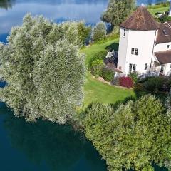 The Lake House on Isis and Windrush, Cotswolds Waterpark