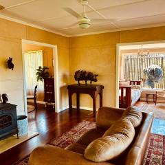 The Sculptors Cottage - Tamborine Mountain