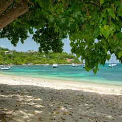 Nautilus-Beach Front Family Friendly Prime Locale