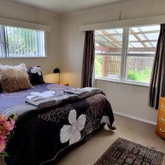 Quiet cul de sac, close to Abel Tasman