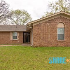 Chic & Spacious 3BR2BA Home in Pecan Lake