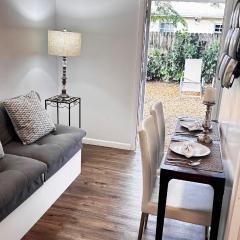 Private Suite Apartment 3 Miles to the Beach