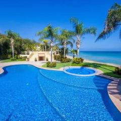 Luxury Beachfront Condo Ocean View & Infinity Pool