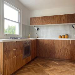 Beautiful 2 Bedroom Roof Top Apartment