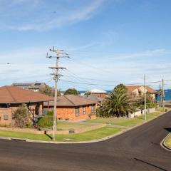 Beares Beach House - 7 Mill Street- Large, central
