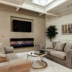 Skyway Luxury Stay with Jacuzzi