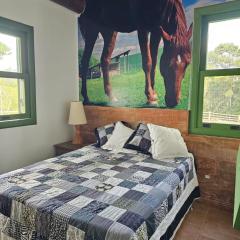 Quarto com suite no Rancho São Francisco de Assis