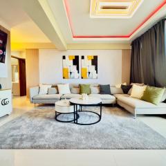 Luxurious 4 bedroom apartment near the beach