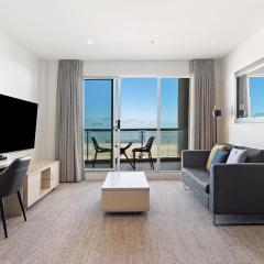 Belle Escapes - Waves at The Bay