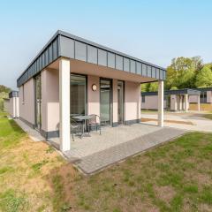 Lakeside Bungalow in Hallschlag