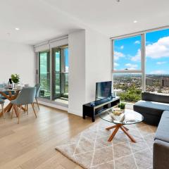 Extravagant Views - Bright & Spacious CBD Sky Escape