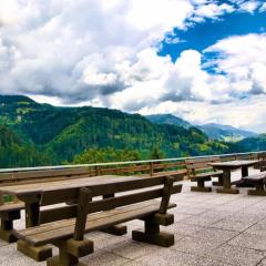 Farmhouse near Afritzer See & Nockberge Trails