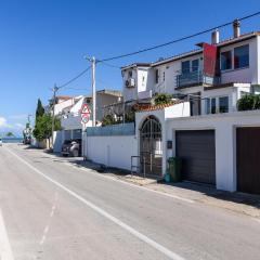 Apartment in Arbanija with bubble bath